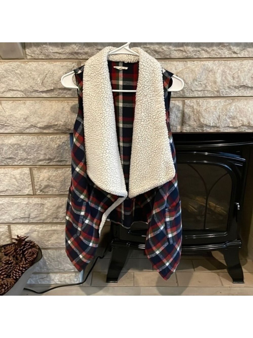Hem & Thread plaid vest with Sherpa lined collar sz M/L blue green red white